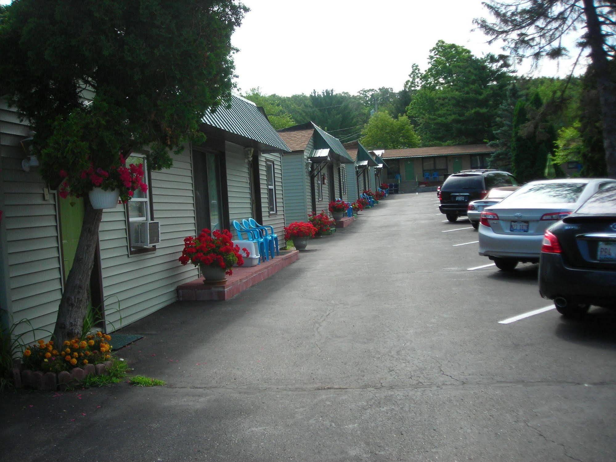 Deer Trail Motel Wisconsin Dells Exterior photo